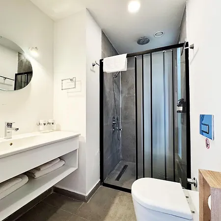 Bed & Breakfast Vineyard - Over 14 Years Old Only